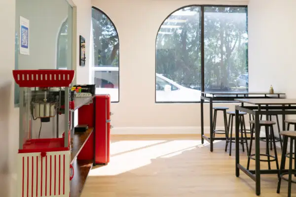 patient-lounge-natural-lighting-seating